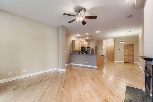 Building Photo - Beautiful 2BD/2BTH Apartment on Lawrence  FOR RENT!
