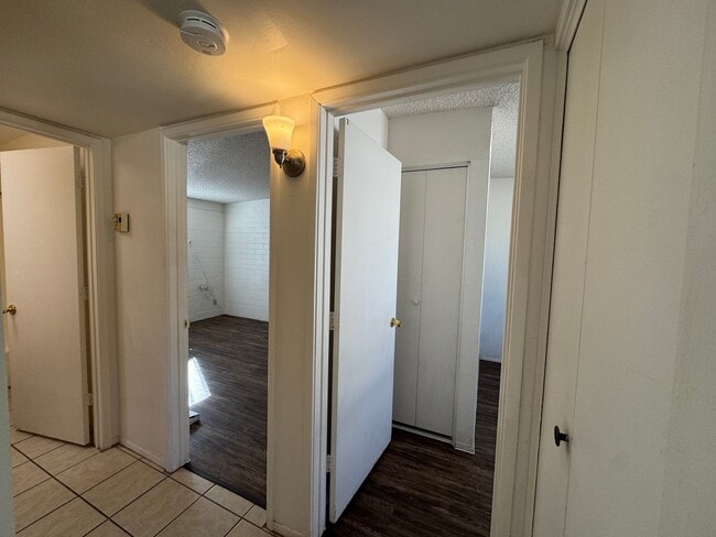 Building Photo - 2Bdm 1 Bath, Washer/Dryer Hookups, Will no last long!