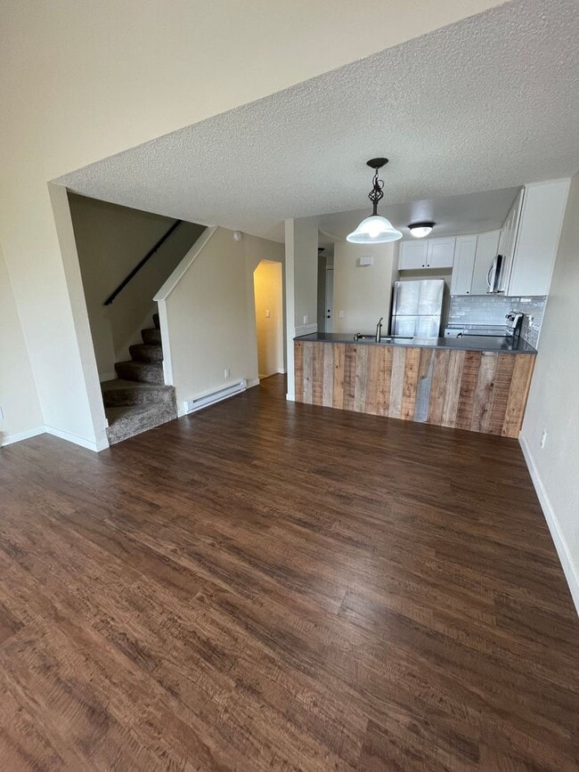 Building Photo - 2145 Eastview Pl