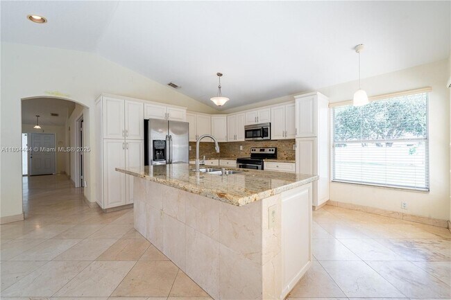Building Photo - 1840 SW 135th Way
