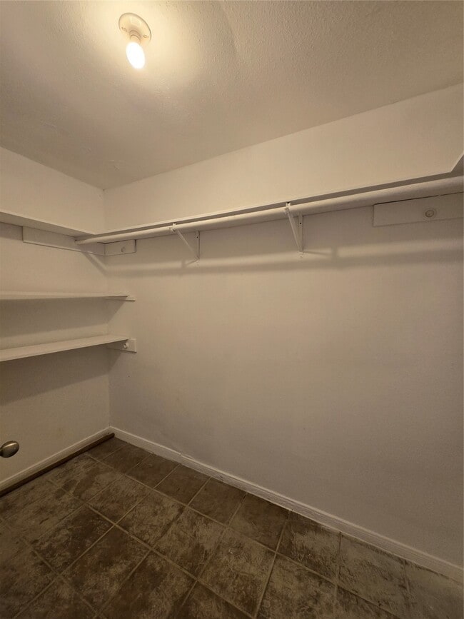 Building Photo - 12329 Ridgeside Dr