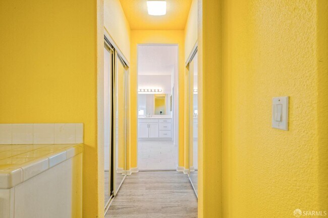 Building Photo - 5476 Summerfield Dr