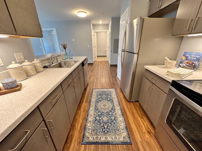 Building Photo - 52 E Ridge Dr
