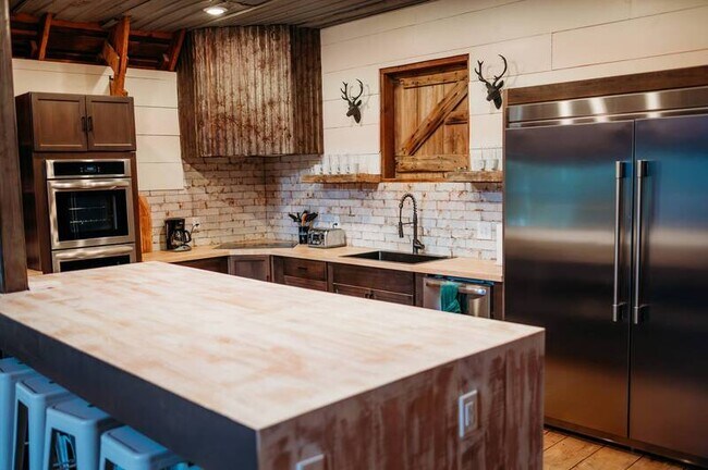 Building Photo - 19920 NW Farley Hampton Rd