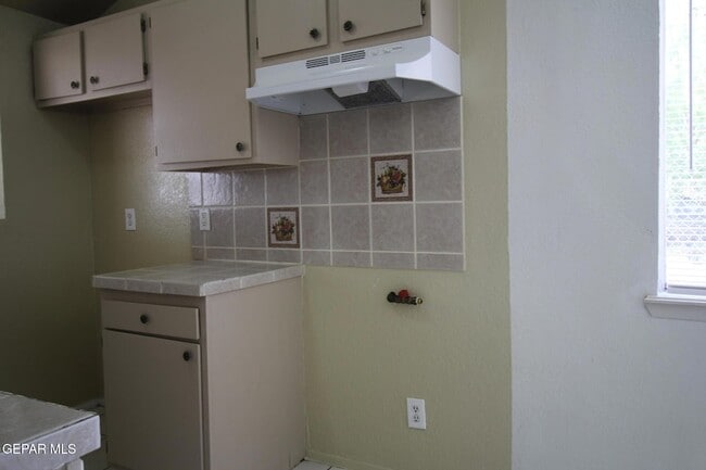 Building Photo - 9604 Gaza Dr