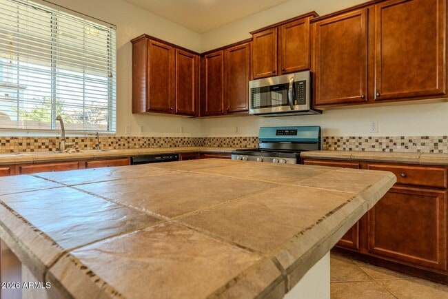 Building Photo - 2051 E Carla Vista Dr