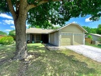 Building Photo - Modern Design 3 Bedroom 2 Bath