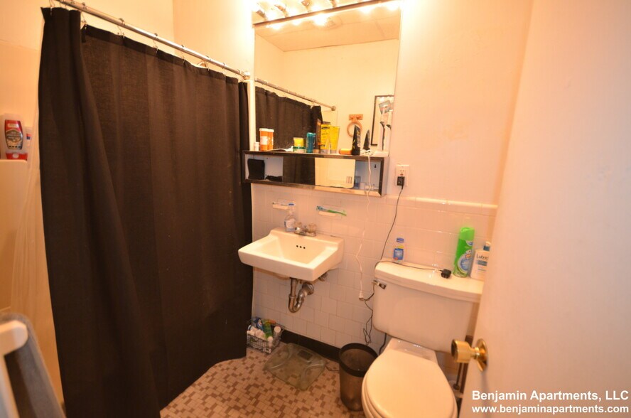 Building Photo - 50 Evergreen St