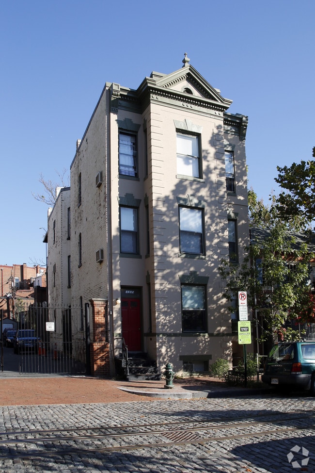 Building Photo - 3215 O St NW