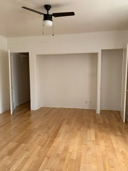 Building Photo - 836 S Park View St