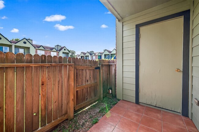 Building Photo - 18800 Egret Bay Blvd