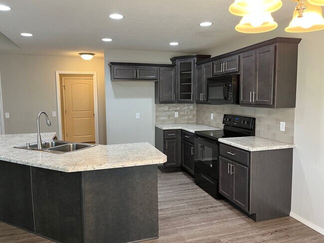 Building Photo - 555 W Melody Ln