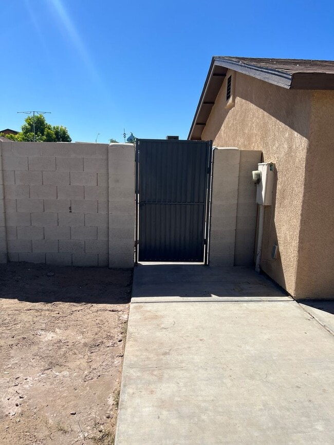 Building Photo - Two Bedroom San Luis Home with Fenced Back Yard