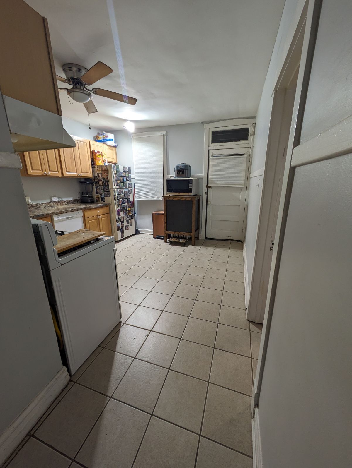 kitchen from sw corner/hallway - 3824 N Sawyer Ave