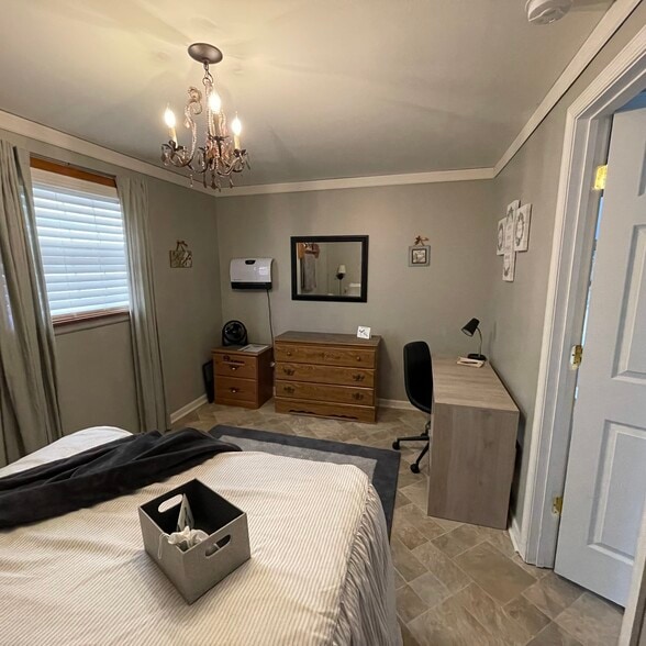 Building Photo - 220 Pearson Dr