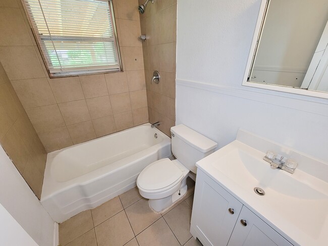 Building Photo - 409 N Parrish St