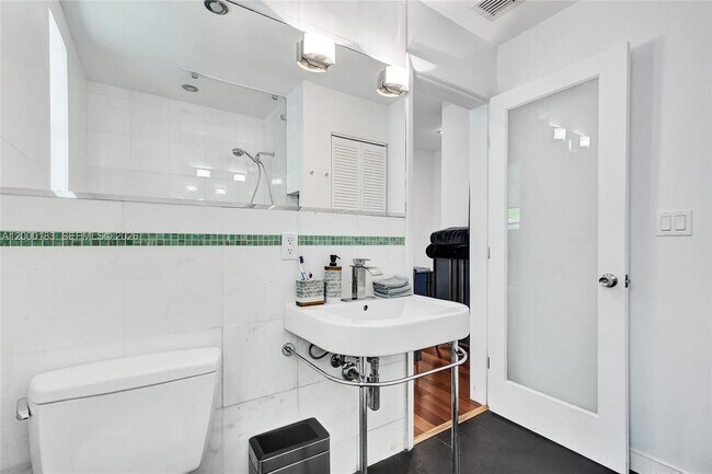 Building Photo - 815 Euclid Ave