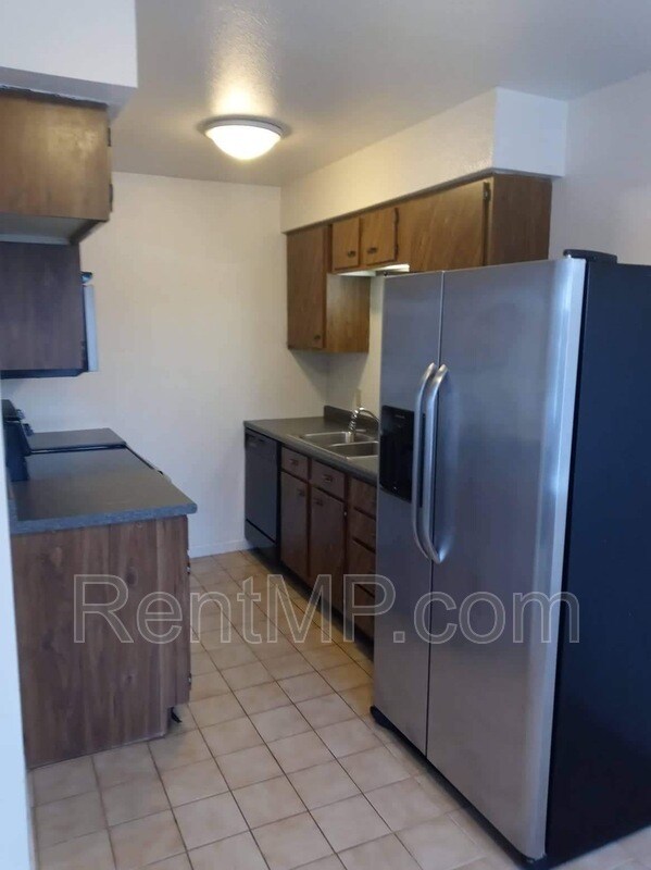 Building Photo - 722 W Broomfield St