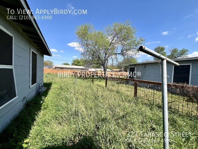 Building Photo - Charming 2-Bedroom Duplex in San Antonio -...