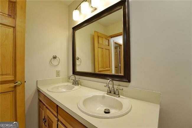 Building Photo - 127 Columbine Dr