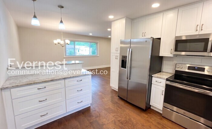 Building Photo - 1206 Cranbrook Dr