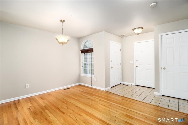 Building Photo - 2004 Eaton Ct