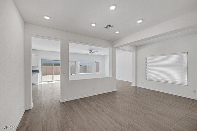 Building Photo - 6533 Twin Brks Ave
