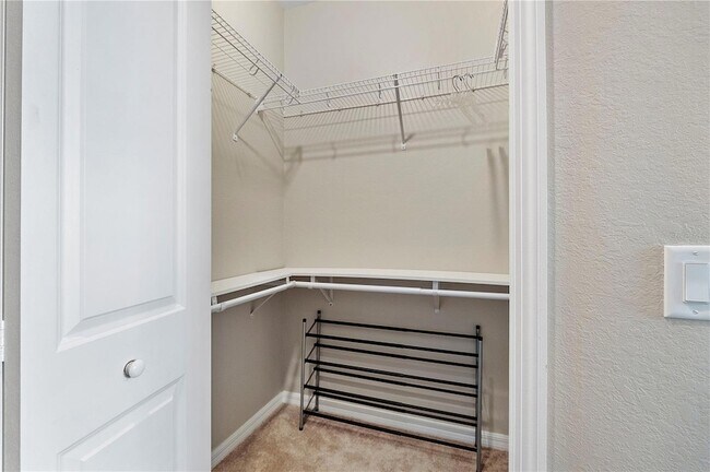 Building Photo - 14041 Heritage Landing Blvd