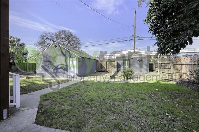 Building Photo - 1119 Lochbrae Rd