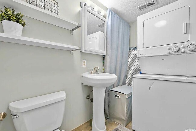 Building Photo - 1870 E 3900 S