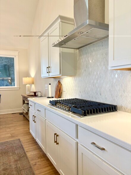 Building Photo - 5052 High Park Hill Dr