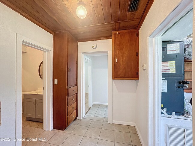 Building Photo - 1500 Highland Ct