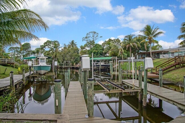 Building Photo - 1232 SW Knollwood Dr