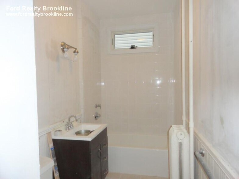 Building Photo - 102 Franklin St