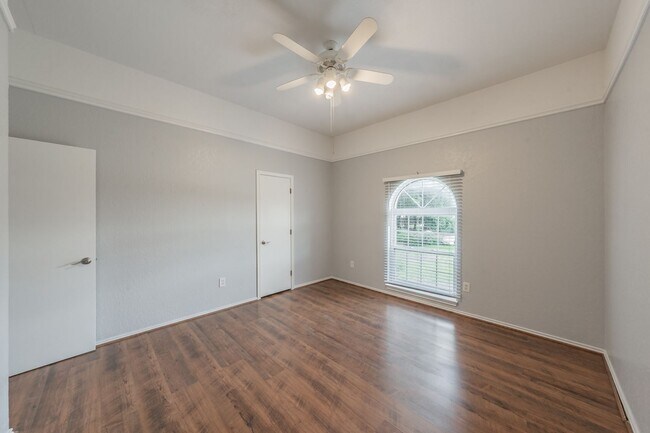 Building Photo - Charming Updated Home on Quiet Cul-de-Sac