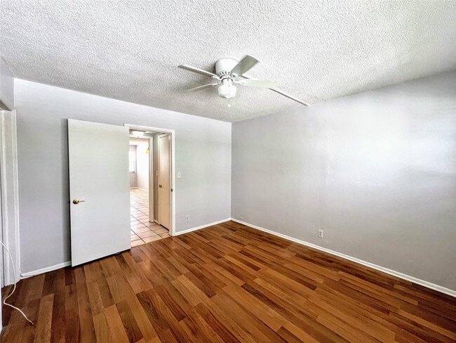 Building Photo - 625 Antioch Ave