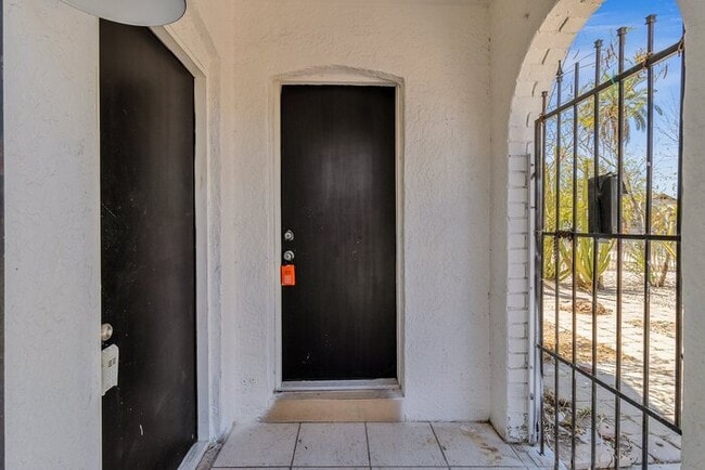 Building Photo - New remodeled in the heart of downtown PHX