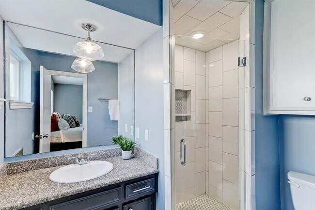 Building Photo - 9738 Derrik Dr