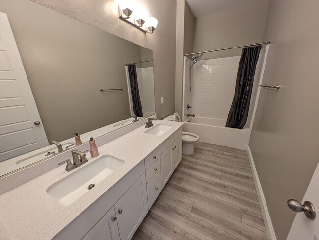 Building Photo - 4535 Herbert River Ave