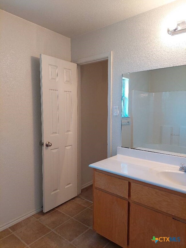 Building Photo - 3902 Bolivar Dr