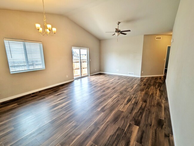 Building Photo - 9625 Rubicon Dr