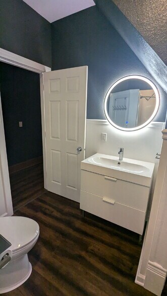 Building Photo - 1908 E Webster Pl