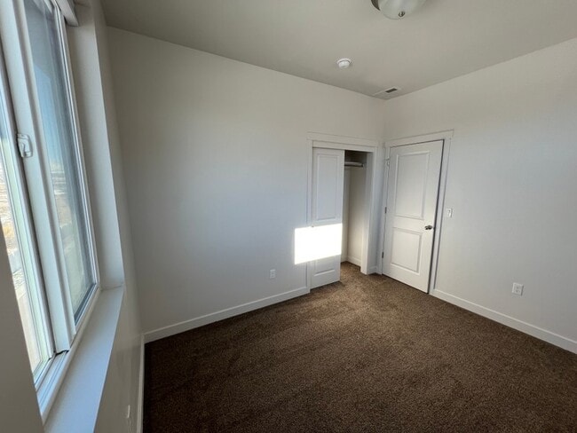 Building Photo - 418 Willow Leaf Rd