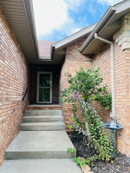Building Photo - 3757 W Rockwood St