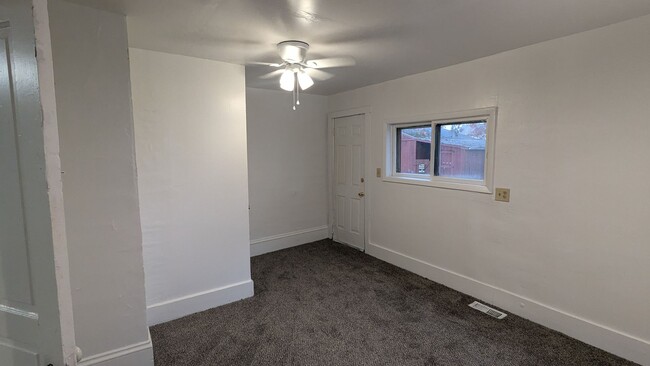 Building Photo - J &amp; D Family Properties (719 Prospect Ave)