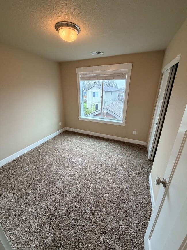 Building Photo - 4bed/2.5 Bath Craftsman in Kenton