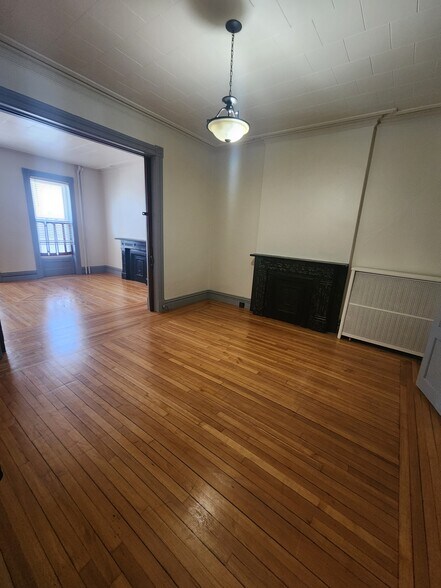 Primary Photo - 3044 6th Ave