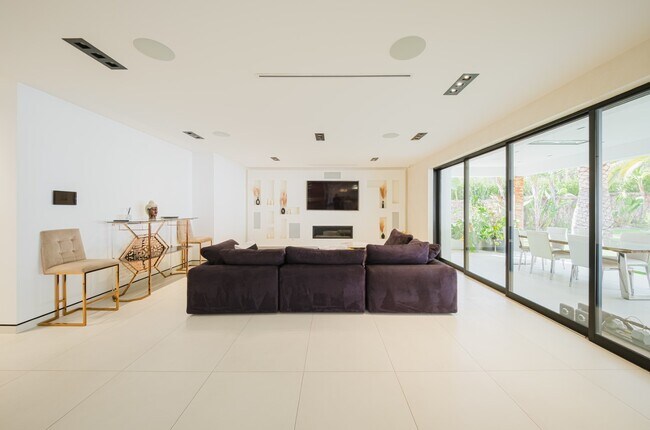 Building Photo - 25879 Chalmers Pl