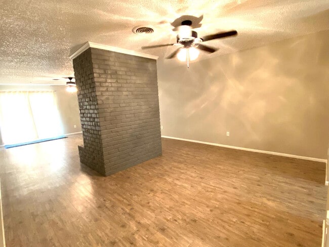 Building Photo - 9818 Jordan Ave