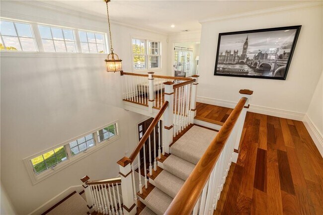 Building Photo - 303 Howland Ave